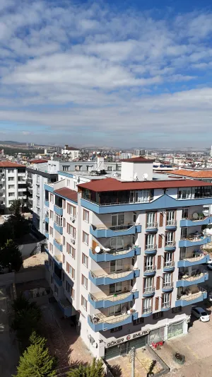 Lila Apt.